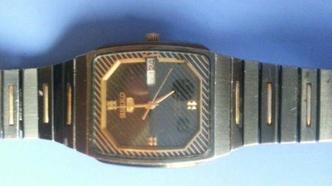 VINTAGE 1970,S SEIKO 5 AUTOMATIC 23 JEWELS SERIAL NO 5D1061 DAY DATE WATCH R650 