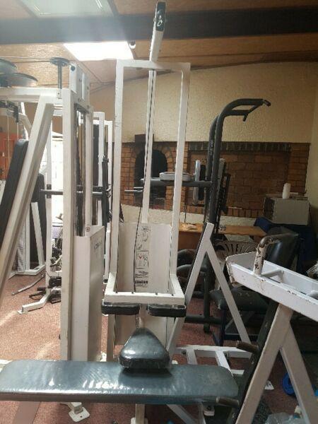 GENESIS LAT PULLDOWN MACHINE 