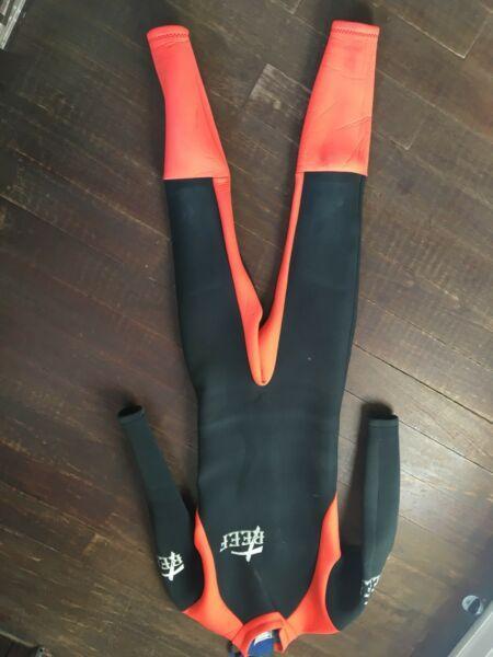 Wetsuit size small 