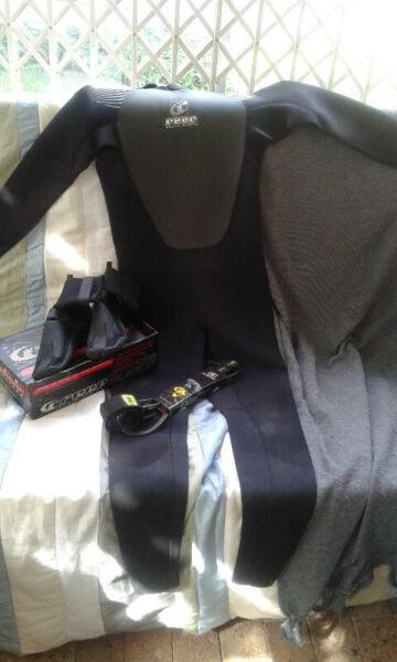 Reef wetsuit, surf boots and brand new surfboard leash - hardly been used hanger included! 