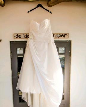 BRIDAL ALLURE WEDDING GOWN FOR SALE! 