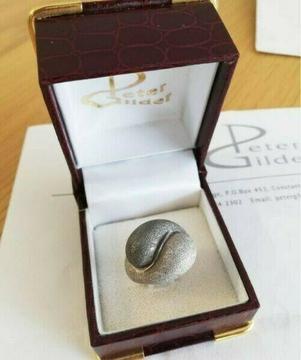 Peter Gilder 14ct white gold/black rhodium plated Ying Yang design ring 