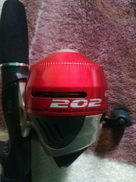 Rod and reel R350 needs a tip ring still in excellent condition what'sapp 0798812174 