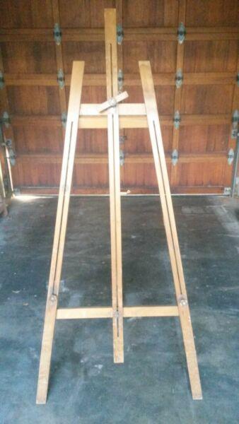 A frame standing artists easel 
