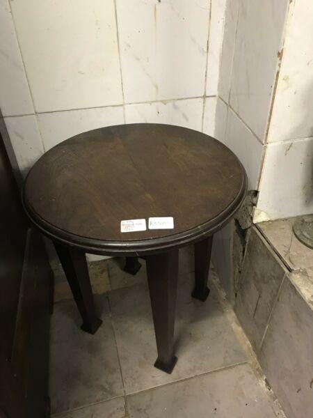 Round oak coffee table  