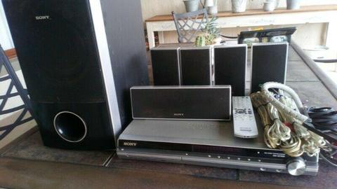 DVD/ HOME THEATRE SYSTEM 
