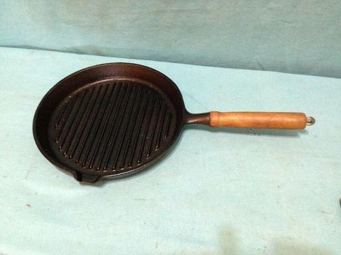 R140.00 … Cast Iron Steak Skillet. Diameter: 25cm. 