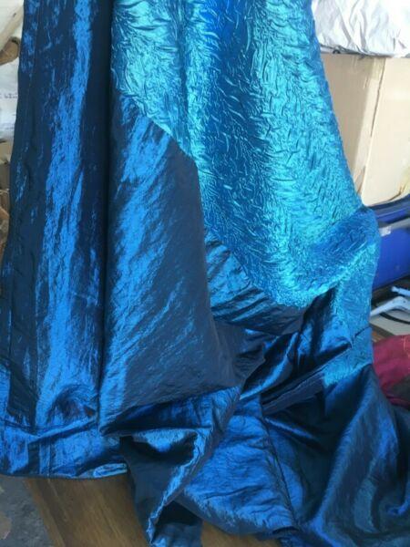 Shiny turquoise single drop curtain 