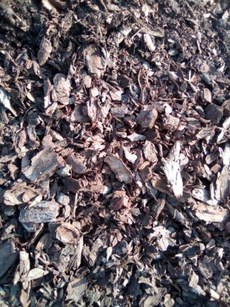 BARK NUGGETS, WOOD CHIPS, TOP SOIL, LAWN DRESSING, POTTING SOIL AND COMPOST 