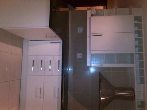 Built-in kitchen cupboards  
