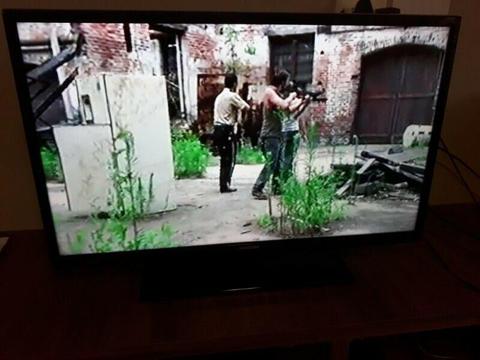 32 INCH Samsung TV for sale 