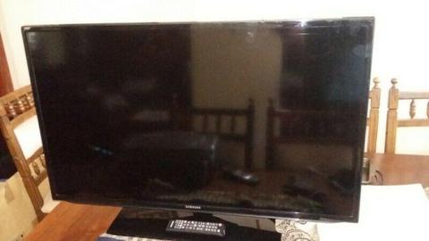 Samsung 40 inch TV with remote 