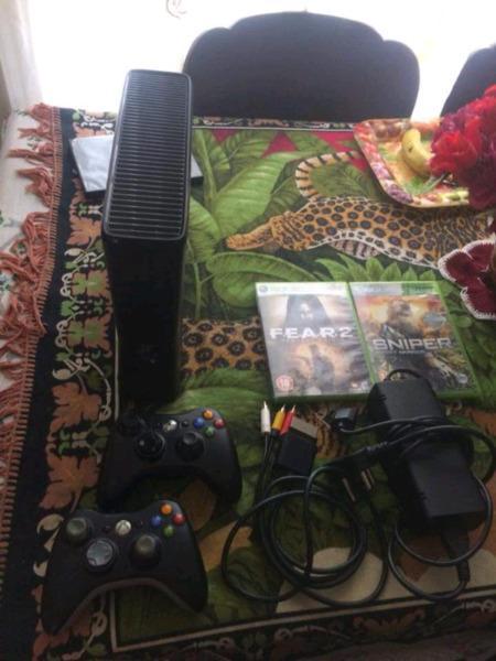 Xbox 360 with games conttols kinect skylndrs, Psp with 13 games  