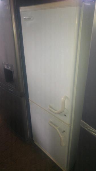 Upright freezer 