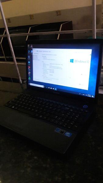 Intel Core i5 Samsung NP 300 Laptop for sale 