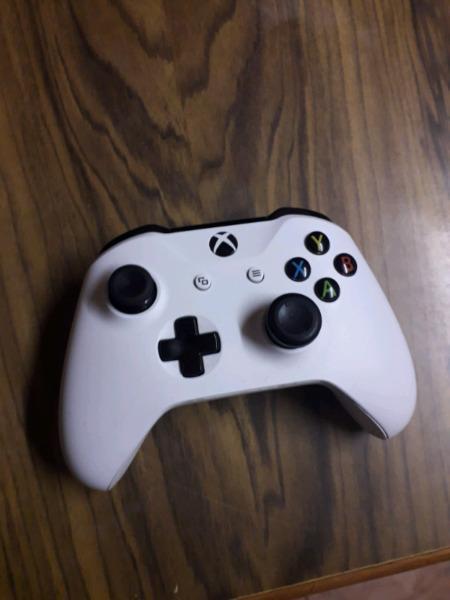 Xbox one controller contact on wht,s app 0657167119 