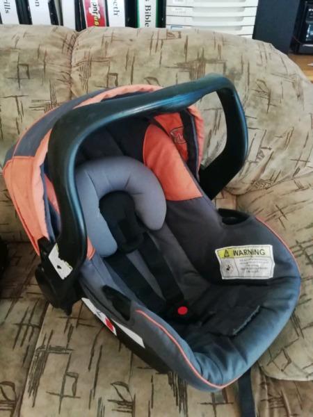 Chelino carseat/carrier/rocker 0-13kg 