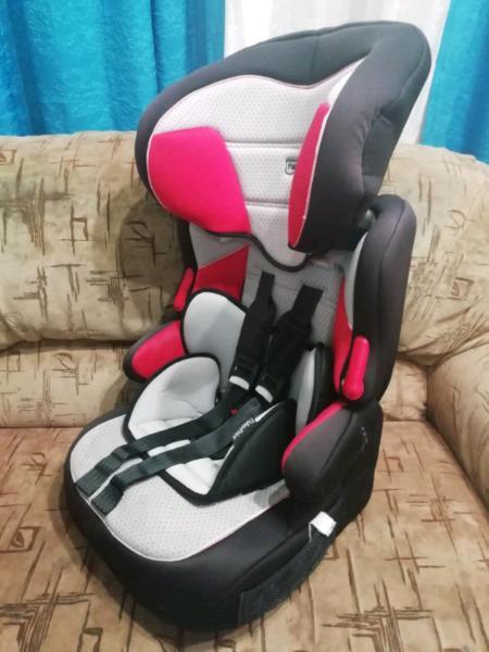 Fisher-Price carseat/booster seat 9-36kg 