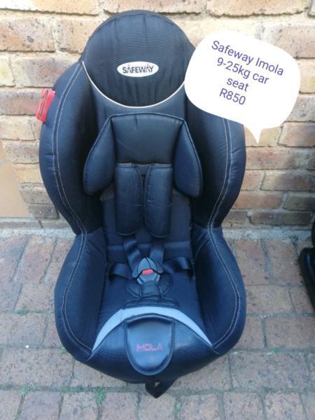 Several awesome baby car seats available 