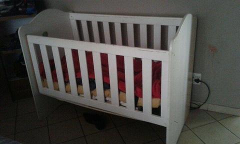 BABY COT FOR SALE 