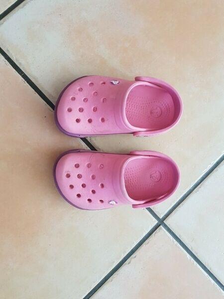 Girls size 6/7 crocs 