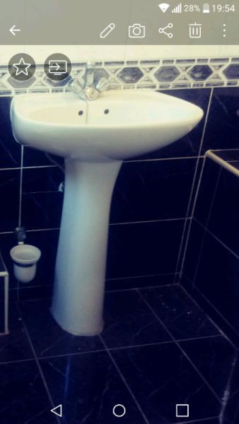 Own This!!Stunning Bathroom Fixtures!.. Drastically reduced 