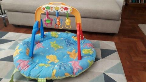 Baby playmat with seperate mobile stand 