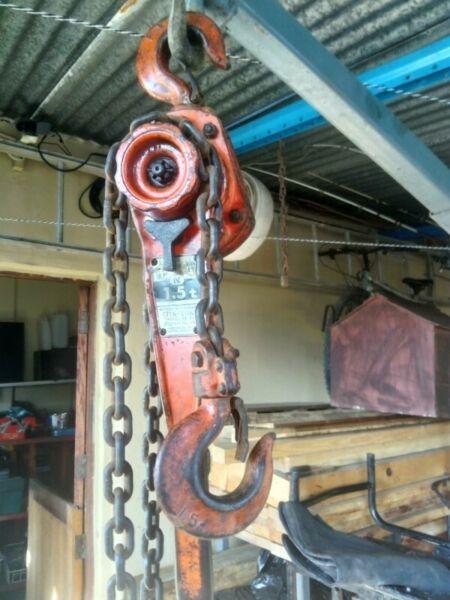 Block and tackle 1.5 ton R 1500 neg. Uitenhage 