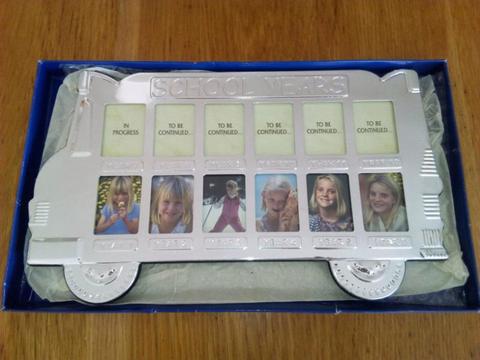 School bus photo frame Yrs 1-12 R50 