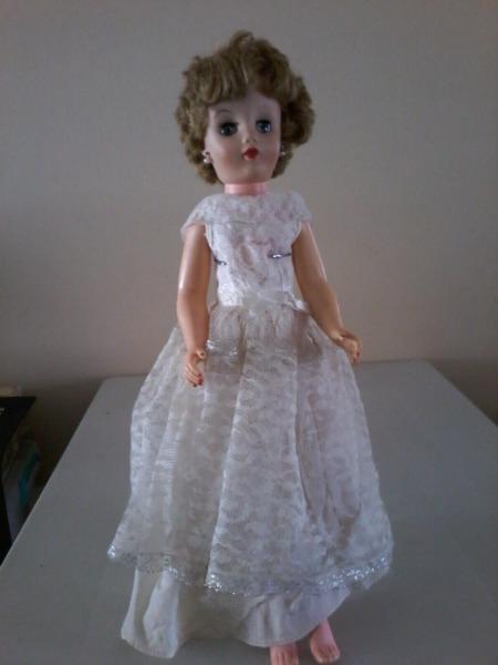 Doll - white lace dress 