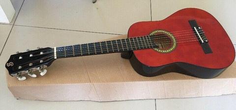 Instrument real guitar can be tuned, excellent condition! Perfect for toddler or children’s. 