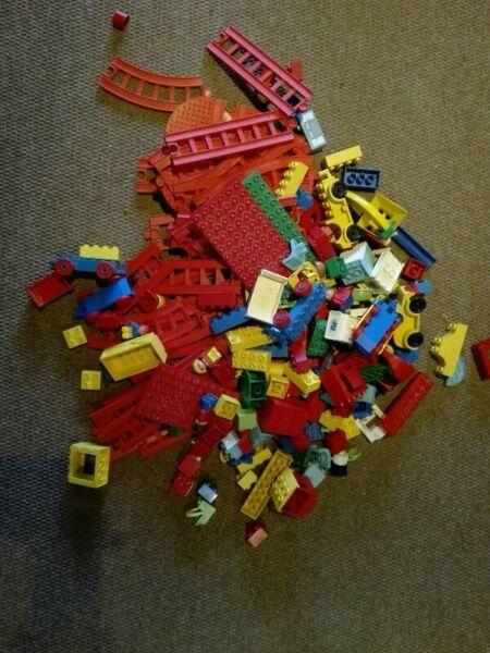 Duplo consisting of over 180 pieces. 