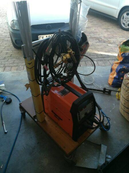 TIG Welder - with Argon Bottle and extras. 200amp 