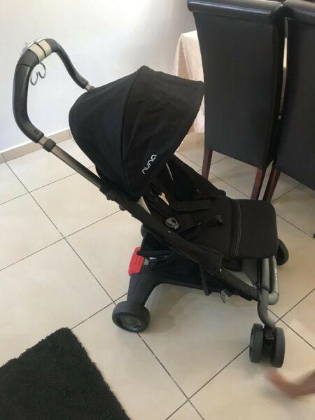 Nuna Pipa Infant Car Seat/ Stroller & Isofix  