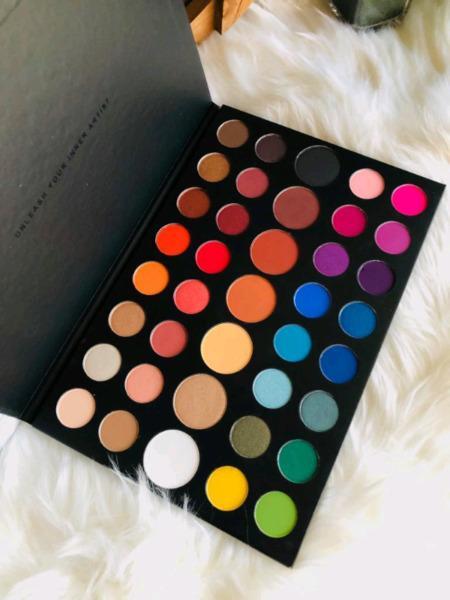 James Charles Morphe Pallete 