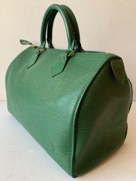 LOUIS VUITTON SPEEDY 30 GREEN EPI LEATHER HANDBAG. 