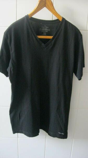 CALVIN KLEIN V-Neck T-Shirt (Medium) 