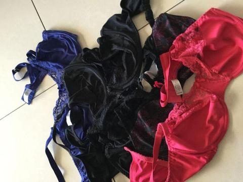 5 bras size 42C  