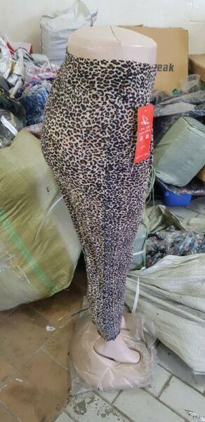 ### Bulk clothing supplier: Ladies 2 pocket pants - R 25 