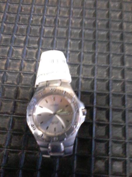MENS CITIZEN SAPPHIRE WR100 WATCH IN MINT CONDITION FOR SALE.  