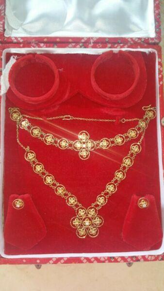 9 carat gold bridal set 