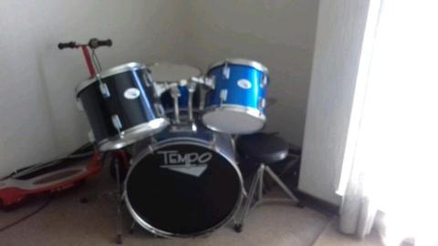 Tempo 5 piece drum set 