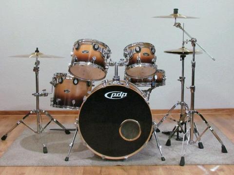 PDP MX MAPLE LACQUER DRUMSET GIVE AWAY SET WITH ALL ACCESSORIES TOO. PRO SET 