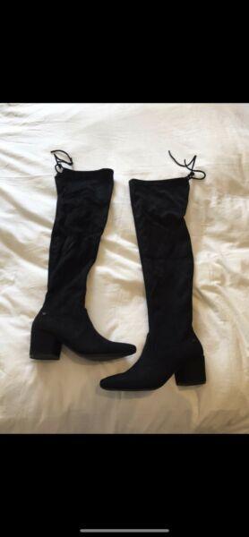 Black boots  