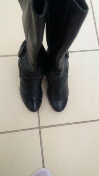 Leather boots 