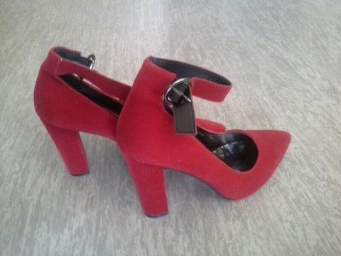 Brand new ladies size 6 shoes 