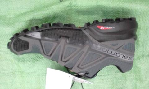 Salomon shoes at cost R 950 / pr  