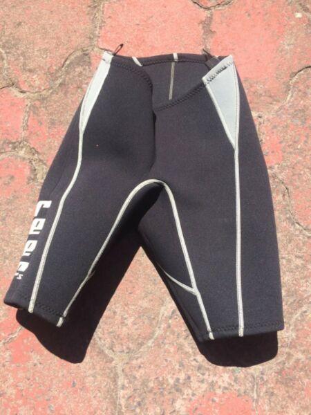 Wetsuit Shorts - Reef - Size Small (Never been used) 