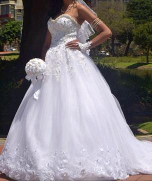 Gorgeous wedding gowns for hire 