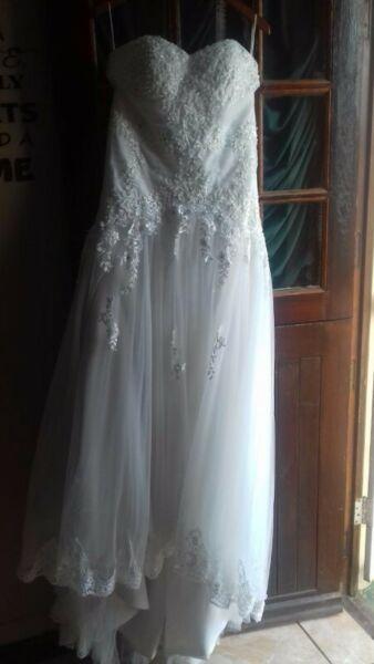 Selling beautiful Wedding Dress 
